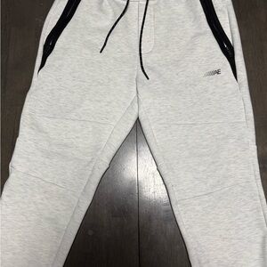American Eagle Outfitters Men's white Joggers
